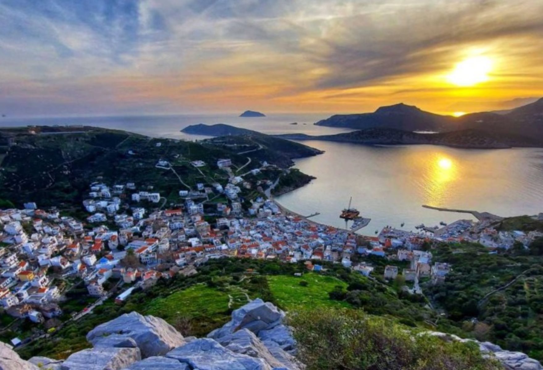 Φούρνοι Ικαρίας: Τα φιορδ του Αιγαίου σε καρτ-ποστάλ