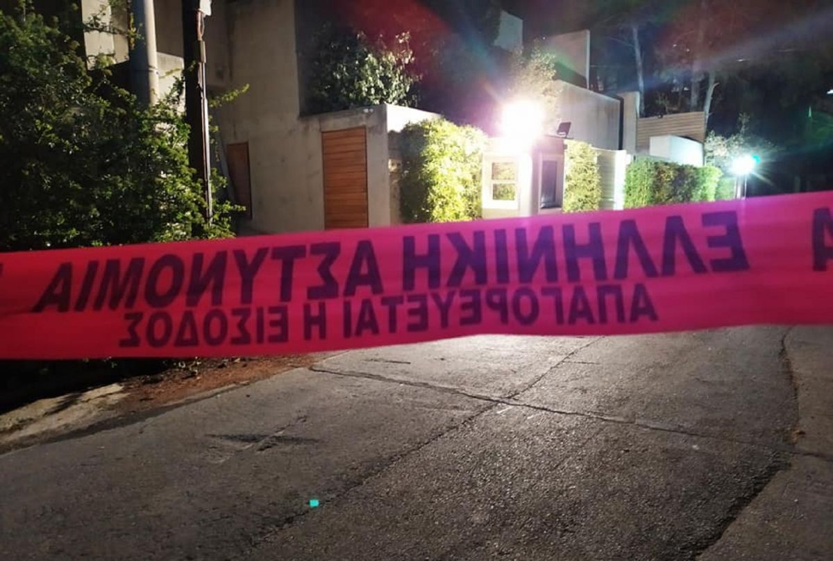 Μένιος Φουρθιώτης: Έκρηξη έξω από το σπίτι του