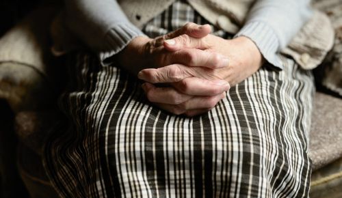 Χανιά: Έγινε εκταφή ηλικιωμένης γυναίκας – Οι 68 νεκροί του γηροκομείου εγείρουν τις υποψίες των Αρχών