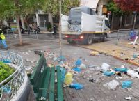 Κυψέλη: Επιχείρηση καθαρισμού από τον Δήμο Αθηναίων μετά το κορωνοπάρτι Κυψέλη: Επιχείρηση καθαρισμού από τον Δήμο Αθηναίων μετά το κορωνοπάρτι