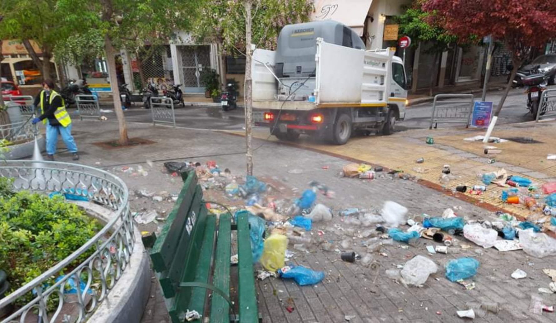 Κυψέλη: Επιχείρηση καθαρισμού από τον Δήμο Αθηναίων μετά το κορωνοπάρτι