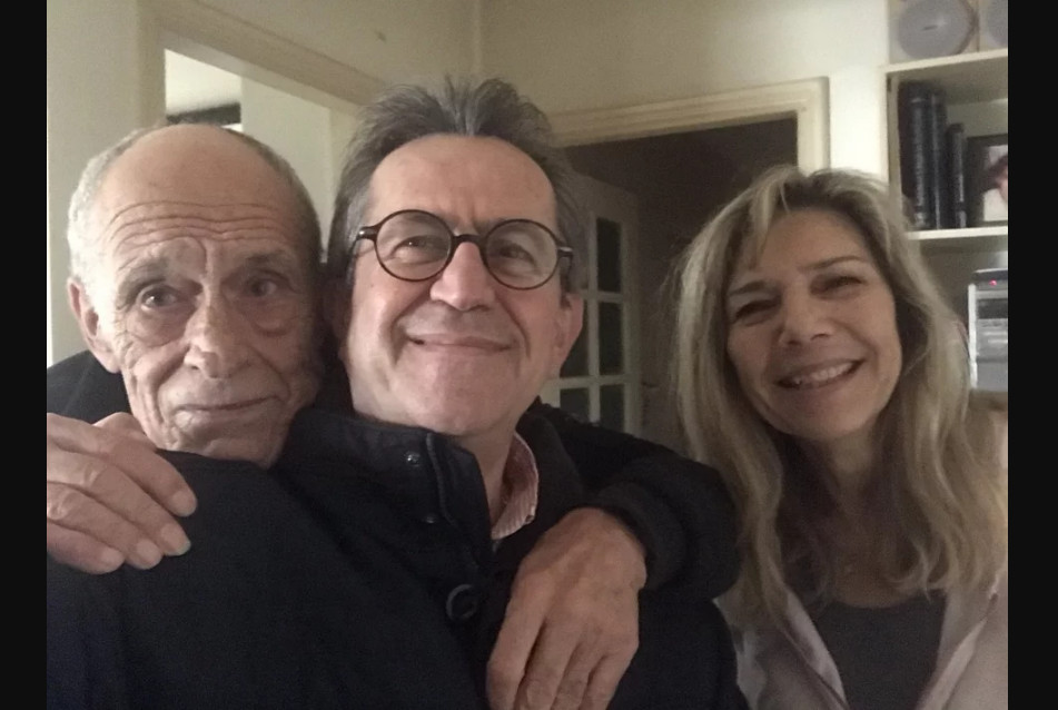 Γιώργος Τράγκας: Στο κόμμα του και ο Γιάννης Δημαράς, εδώ σε φωτογραφία με τον Νίκο Νικολόπουλο και τη συζυγό του