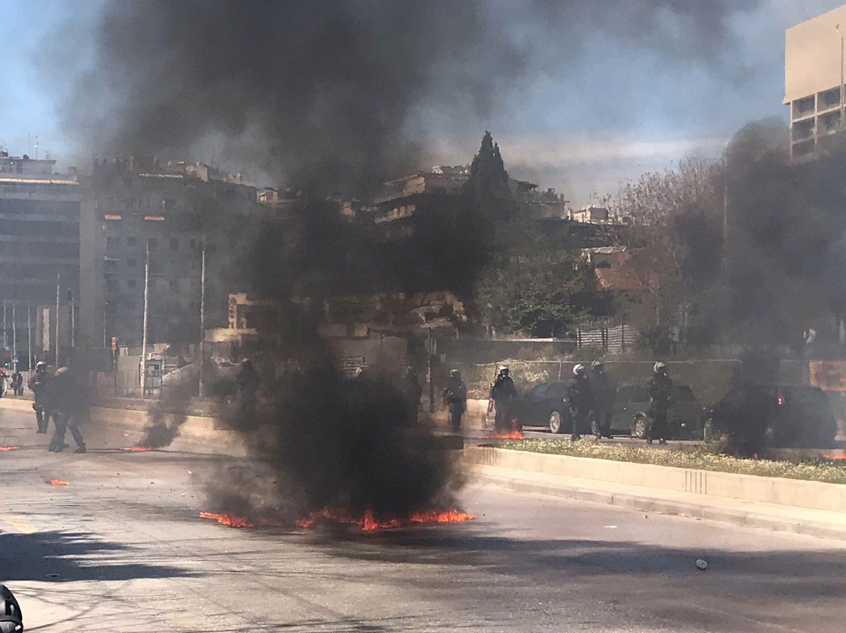 Πορεία φοιτητών: Επεισόδια σε Αθήνα και Θεσσαλονίκη με χημικά και τραυματίες