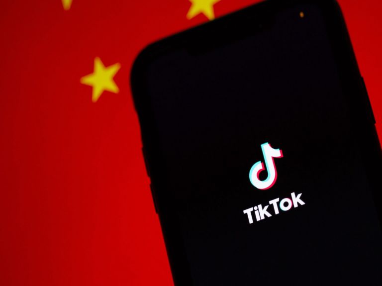 Παπακώστας TikTok: Πόλος έλξης για παιδόφιλους