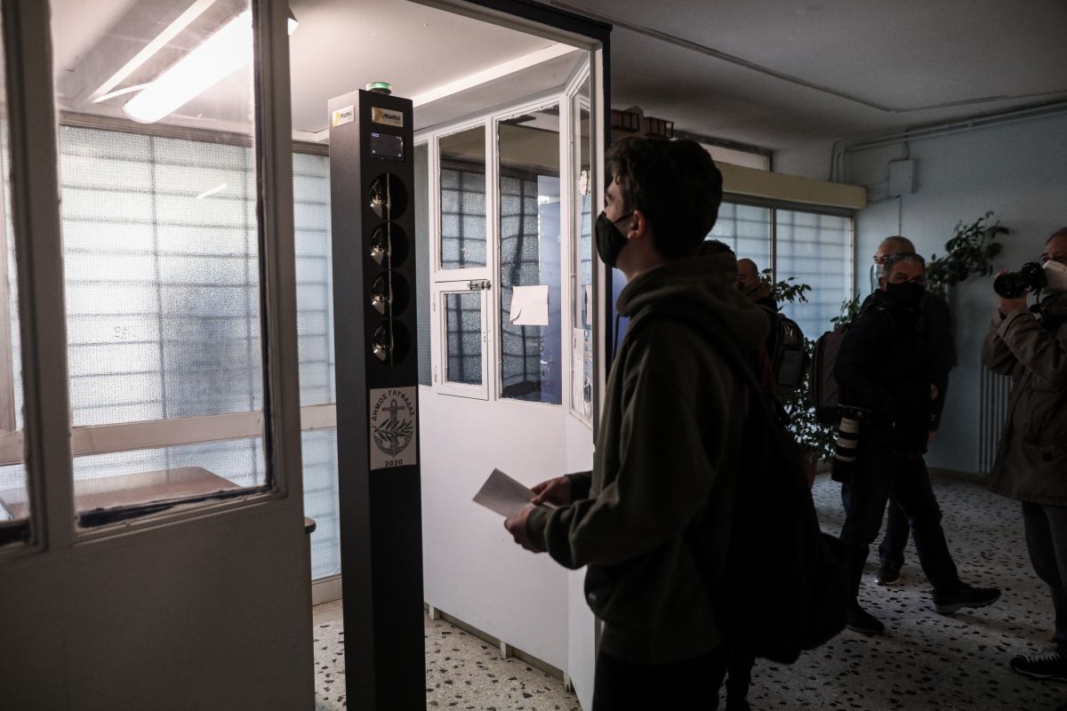 Κορωνοϊός – Άνδρος: Καθηγητής χωρίς αρνητικό self test