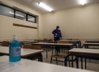 Άνοιγμα Λυκείων: Αυλαία με μέτρα και self test Άνοιγμα Λυκείων: Αυλαία με μέτρα και self test