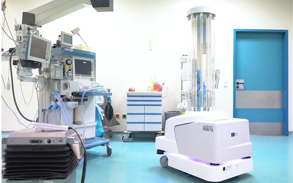 Νοσοκομείο Παπαγεωργίου: Ένα ρομπότ εξολοθρεύει τον κορωνοϊό