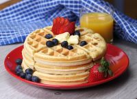 Η πρώτη κυρία με το ροζ channel ταγιέρ