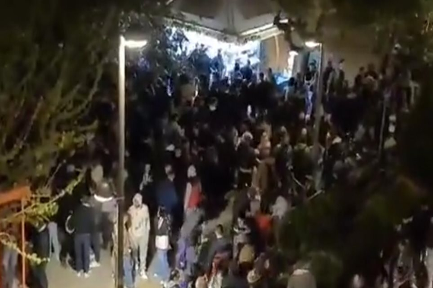 Lockdown: Σάλος με νέα «κορωνοπάρτι»