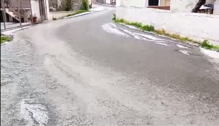 Καιρός Ελλάδα: Καταιγίδες και χαλάζι στα δυτικά και τα βόρεια