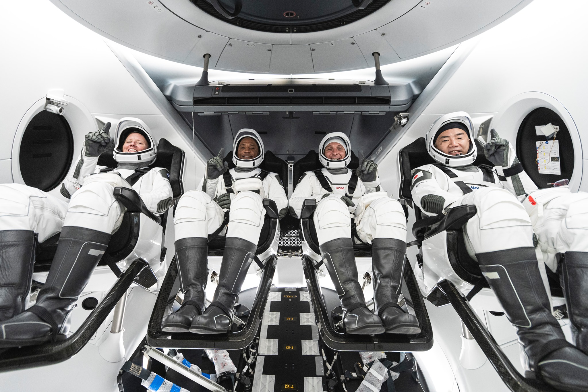 Space X: Στη Γη η διαστημική κάψουλα