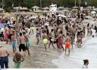 Παραλίες Αττικής: Γέμισαν από κόσμο