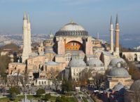Η Άτη κόβει βόλτες στην Πόλη Η Άτη κόβει βόλτες στην Πόλη
