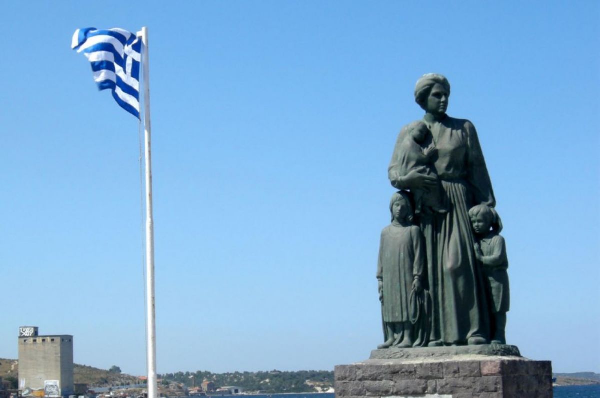 Μάνα: Η Μικρασιάτισσα Μάνα της Μυτιλήνης