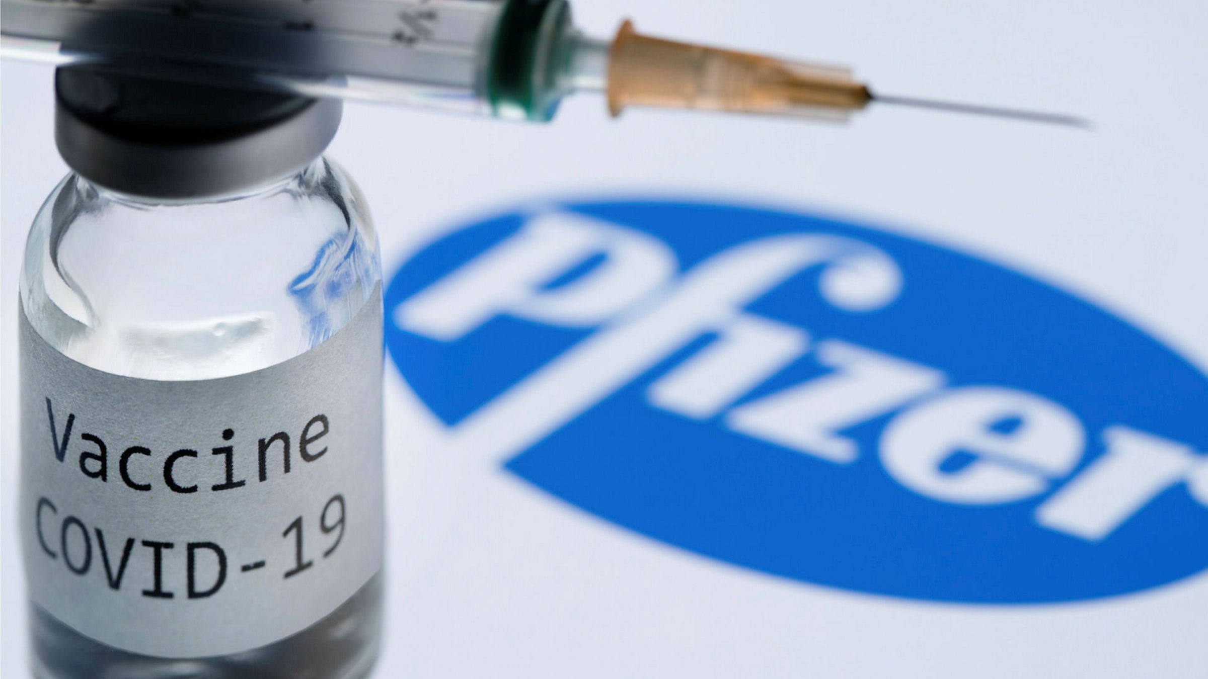 Pfizer Κομισιόν: Συμφωνία για νέα παρτίδα εμβολίων