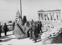 Υποστολή γερμανικής σημαίας από την Ακρόπολη: Μια πράξη που ενέπνευσε τους Έλληνες Υποστολή γερμανικής σημαίας από την Ακρόπολη: Μια πράξη που ενέπνευσε τους Έλληνες