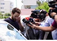 Σύζυγος Καρολάιν: Κατάλαβα ότι ήταν νεκρή όταν με έλυσαν οι αστυνομικοί Σύζυγος Καρολάιν: Κατάλαβα ότι ήταν νεκρή όταν με έλυσαν οι αστυνομικοί