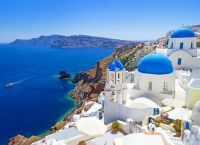 Forbes: Η Ελλάδα στην κορυφή των κρατήσεων των Αμερικανών το Μάιο