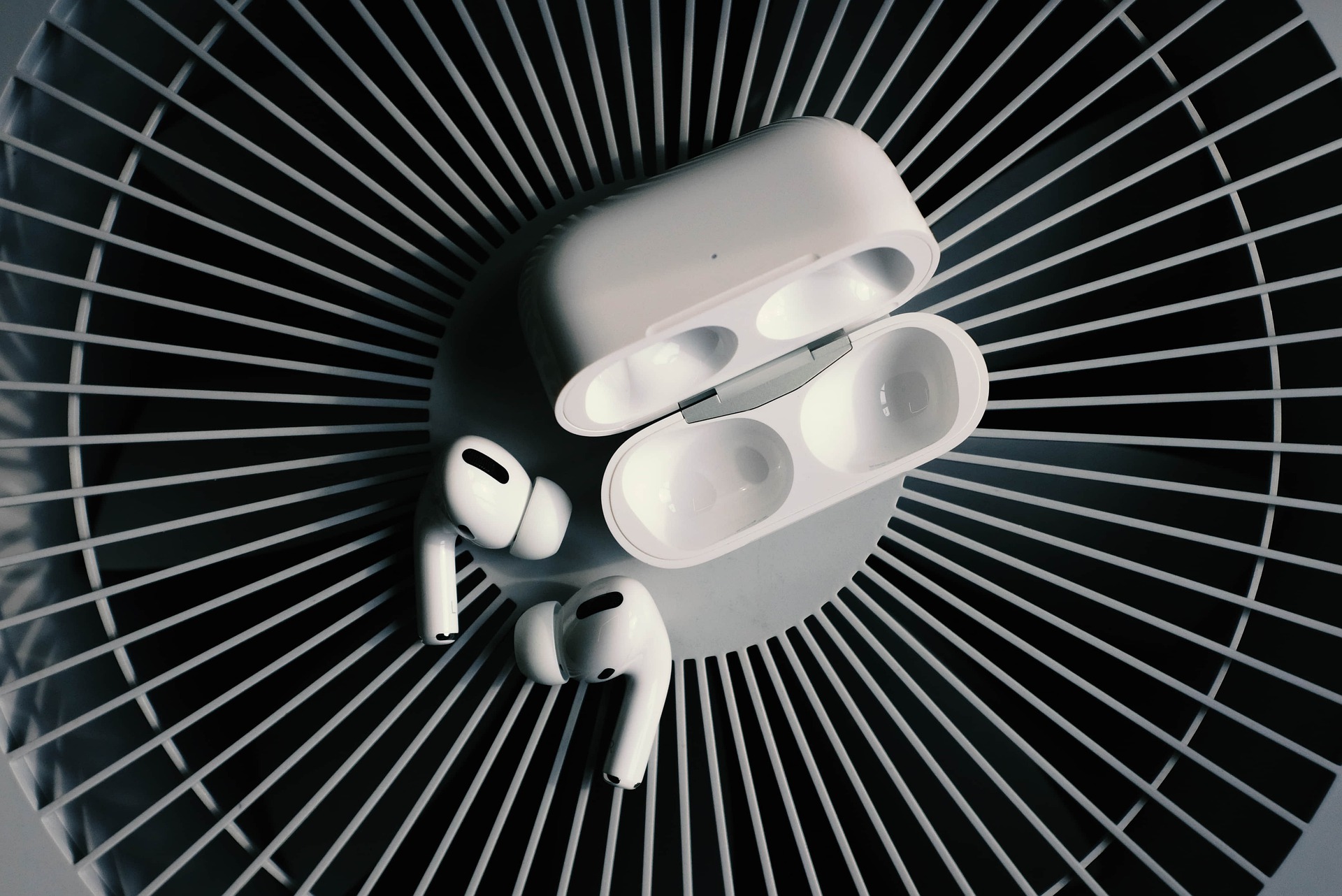 Airpods Pro: Διέρρευσαν οι νέες δυνατότητες
