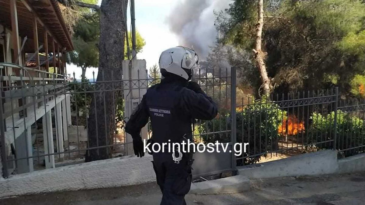 Φωτιά στα Ίσθμια: Οι φλόγες φτάνουν κοντά στα σπίτια
