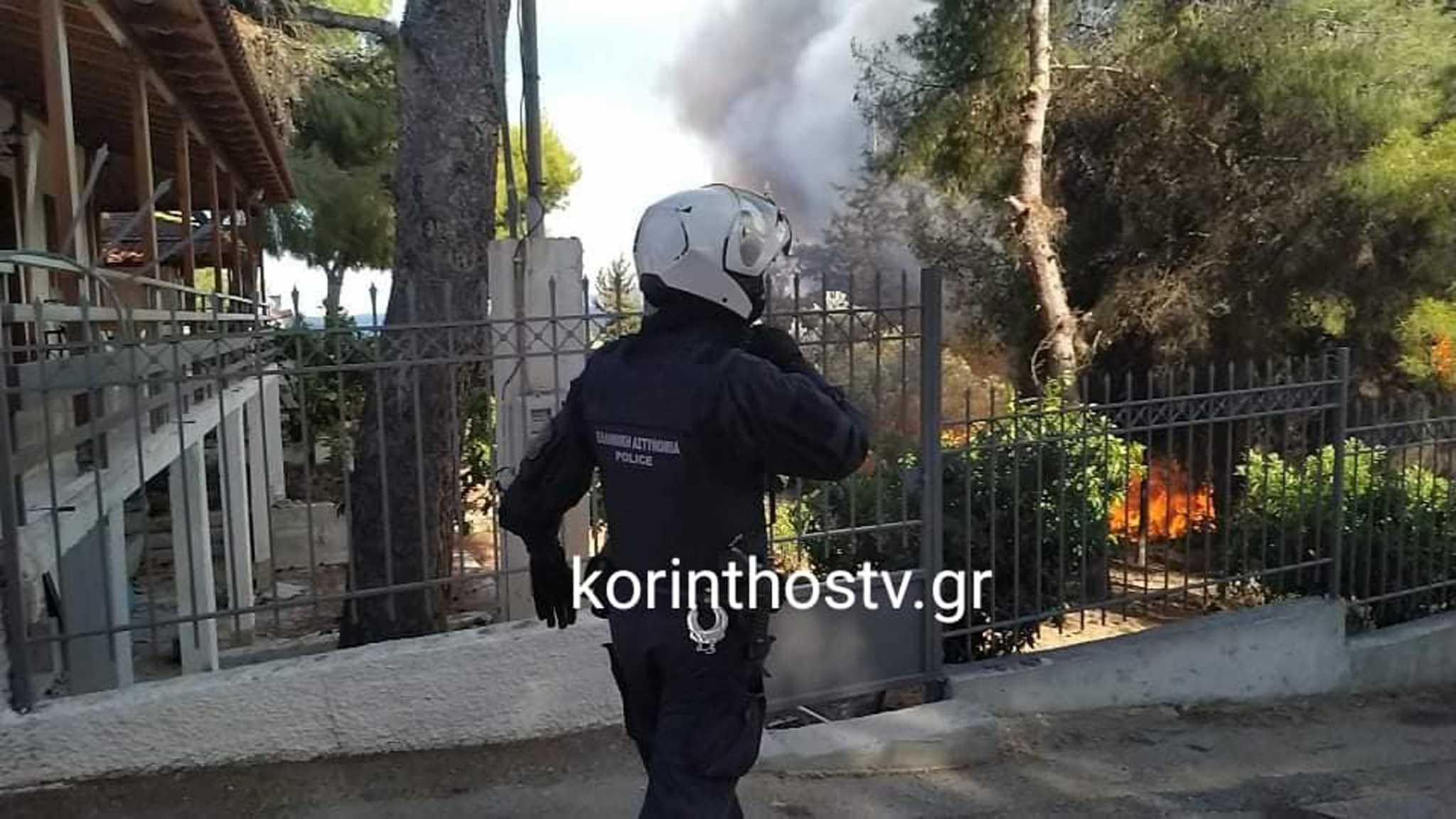 Φωτιά στα Ίσθμια: Οι φλόγες φτάνουν κοντά στα σπίτια