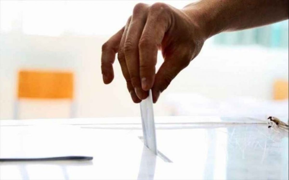 Δημοσκόπηση Metron Analysis: Ανατροπές στο πολιτικό σκηνικό φέρνουν οι εξελίξεις στο ΚΙΝΑΛ
