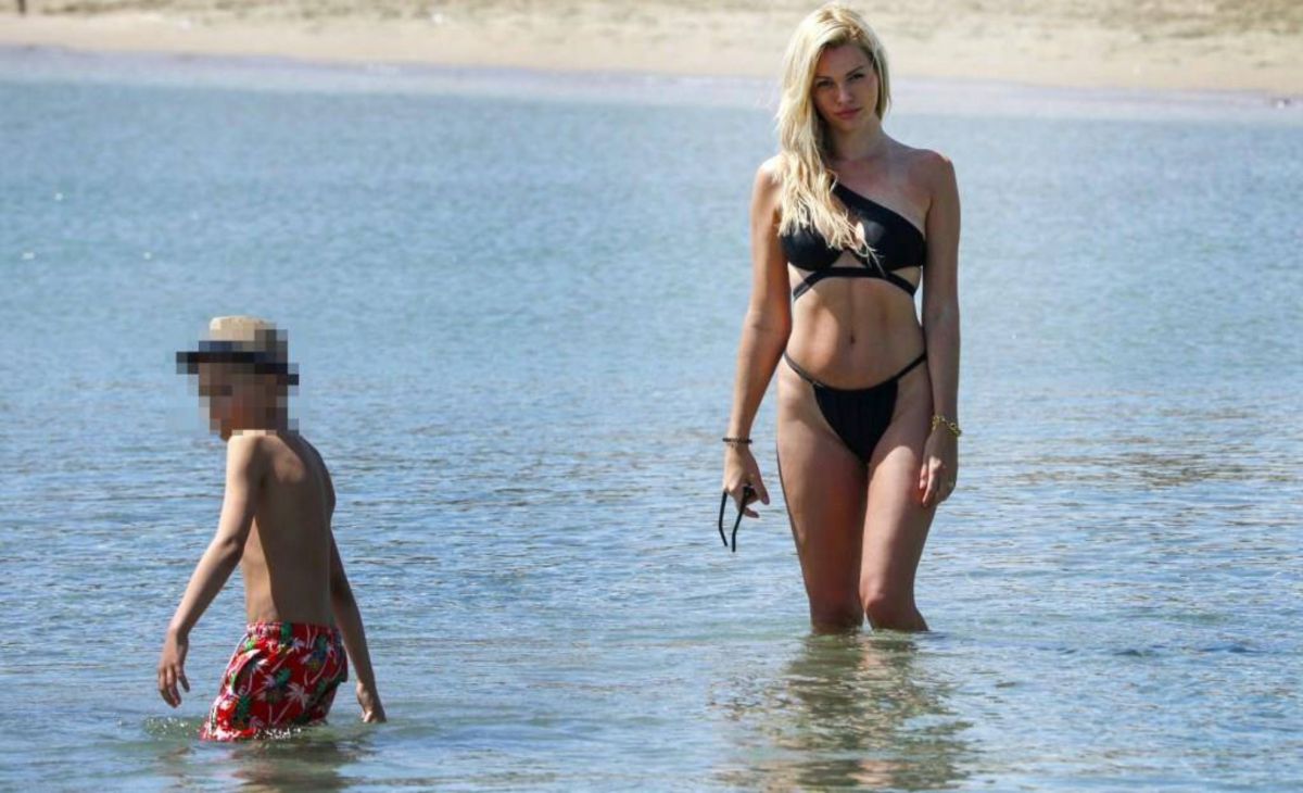 Νάταλι Θάνου: Στην παραλία με καυτό μπραζίλ