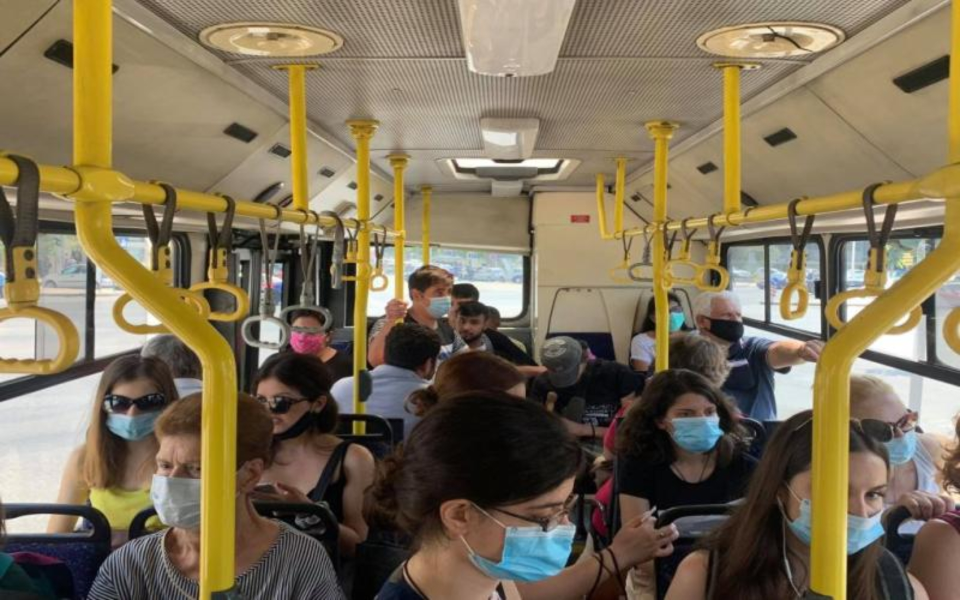 Σοκ σε λεωφορείο στην Ομόνοια: Άνδρας αυνανίστηκε και ολοκλήρωσε πάνω σε 19χρονη