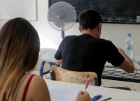 Πανελλαδικές: Ανοικτές τηλεφωνικές γραμμές για ψυχολογική υποστήριξη