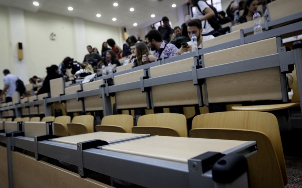 Κεραμέως: Eμβολιαστικό κέντρο σε κάθε πανεπιστήμιο