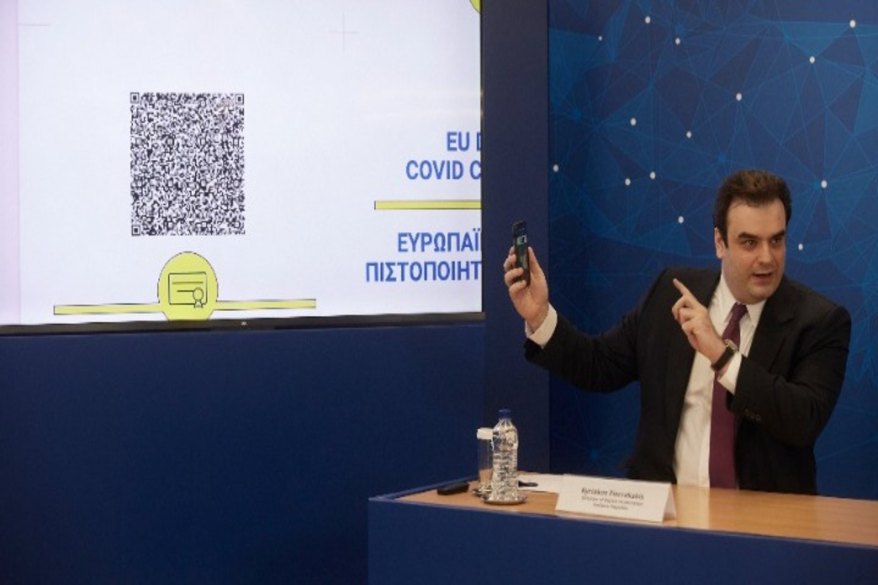 Πιερρακάκης για πιστοποιητικό: Εργαλείο επιστροφής στην καθημερινότητα