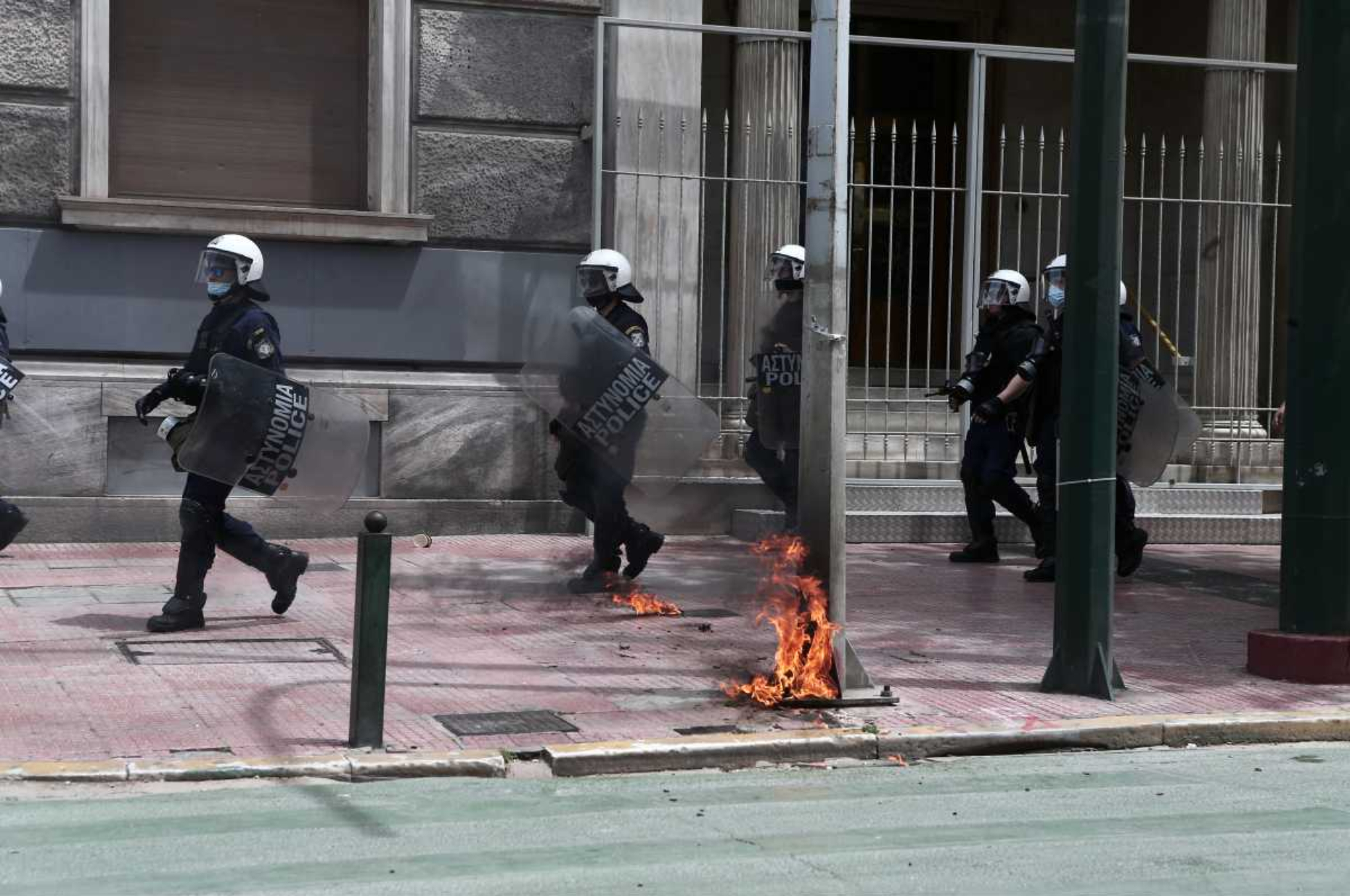 Επεισόδια τώρα στο κέντρο της Αθήνας