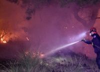 Φωτιά Κορινθία: Μαίνεται η πύρινη λαίλαπα με διάσπαρτες εστίες