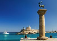 Ρόδος: Εφτασε το πρώτο κρουαζιερόπλοιο της σεζόν