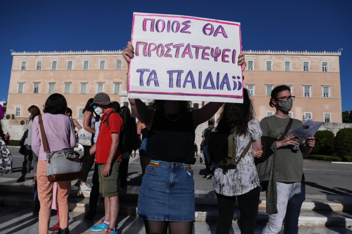 Συνεπιμέλεια: Απειλή για τα θύματα ενδοοικογενειακής βίας υποστηρίζει η Διεθνής Αμνηστία