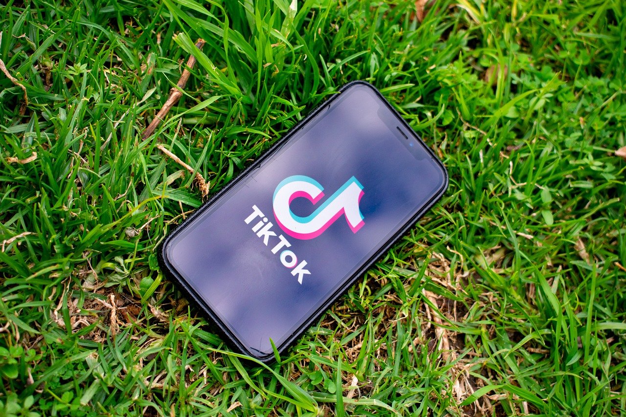 Tik tok: Η εφαρμογή επενδύει στις μεγαλύτερες ηλικίες