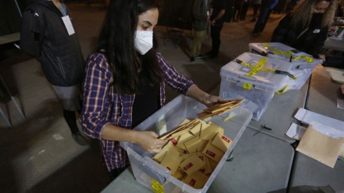Χιλή: Ανεξάρτητοι υποψήφιοι και η αριστερά προηγούνται στις εκλογές