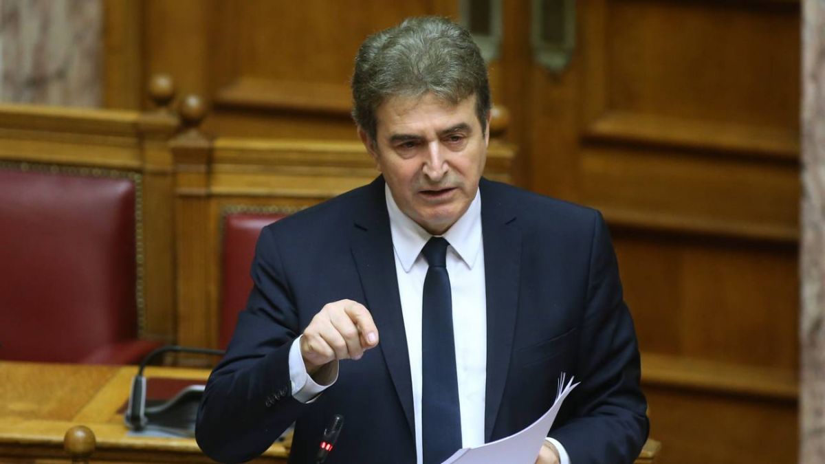 Χρυσοχοΐδης: Ορατός ο κίνδυνος περιοριστικών μέτρων στην Ίο