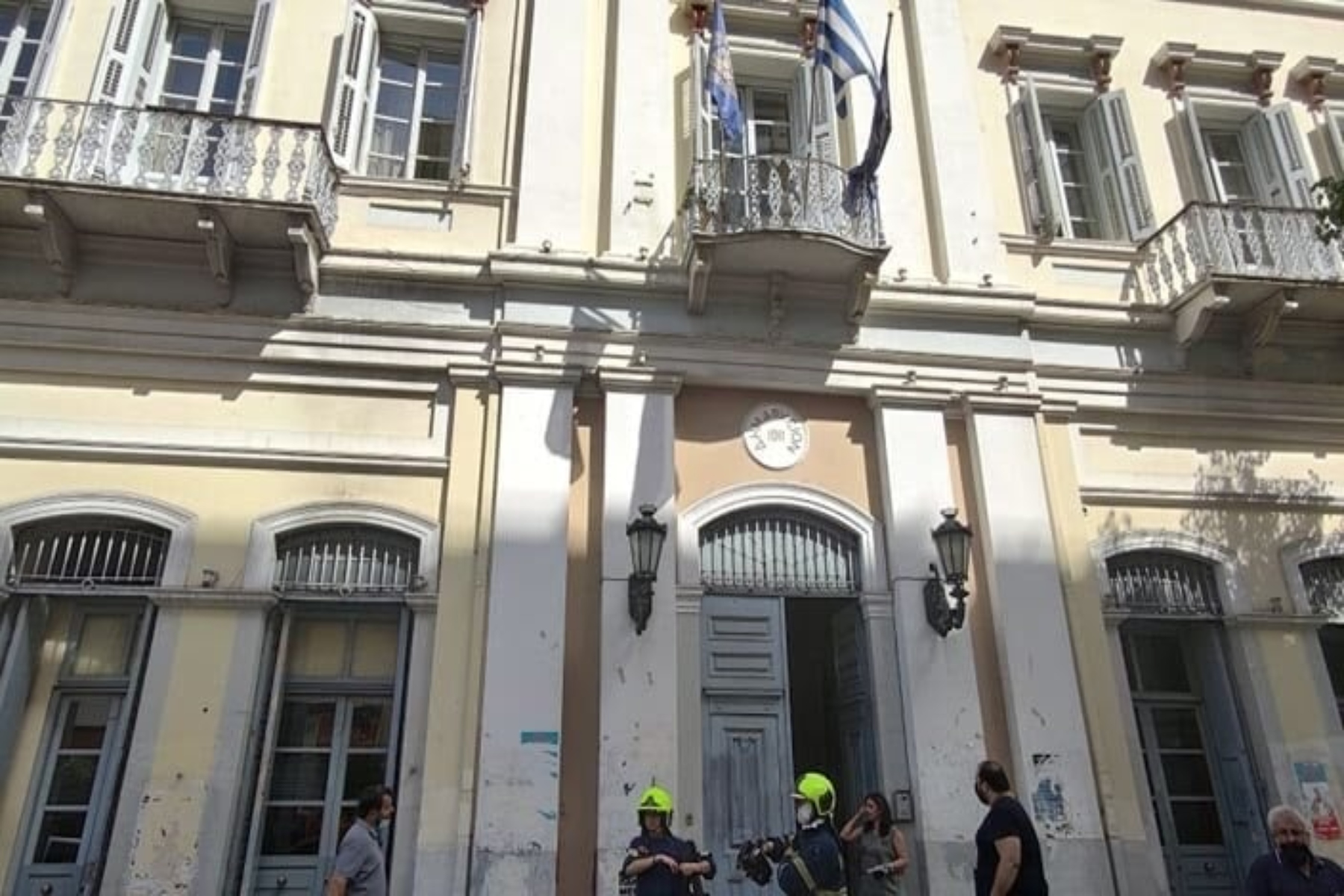Πάτρα: Φωτιά στο Δημαρχείο της πόλης