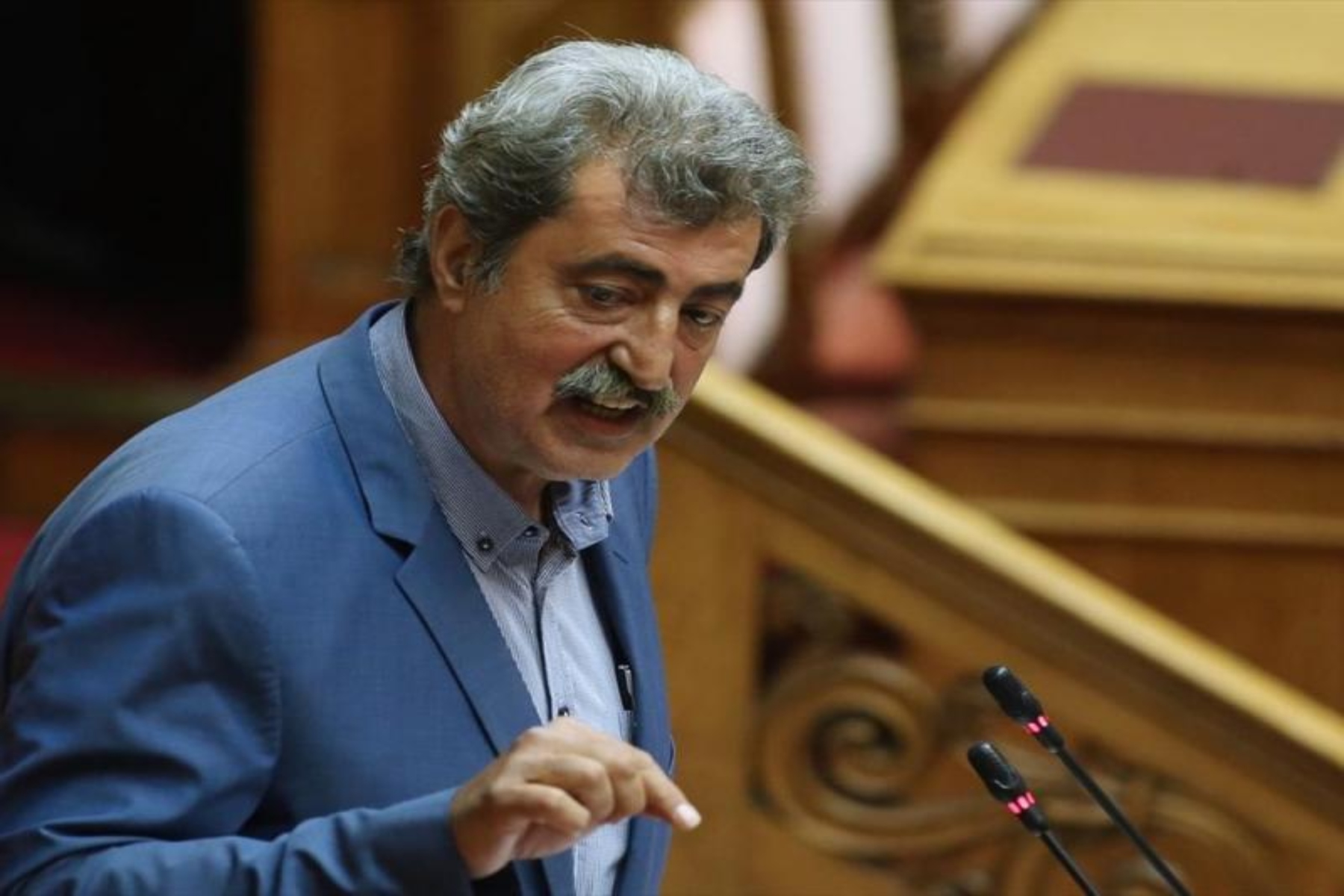 Πολάκης: «Φέρτε τα φάρμακα»