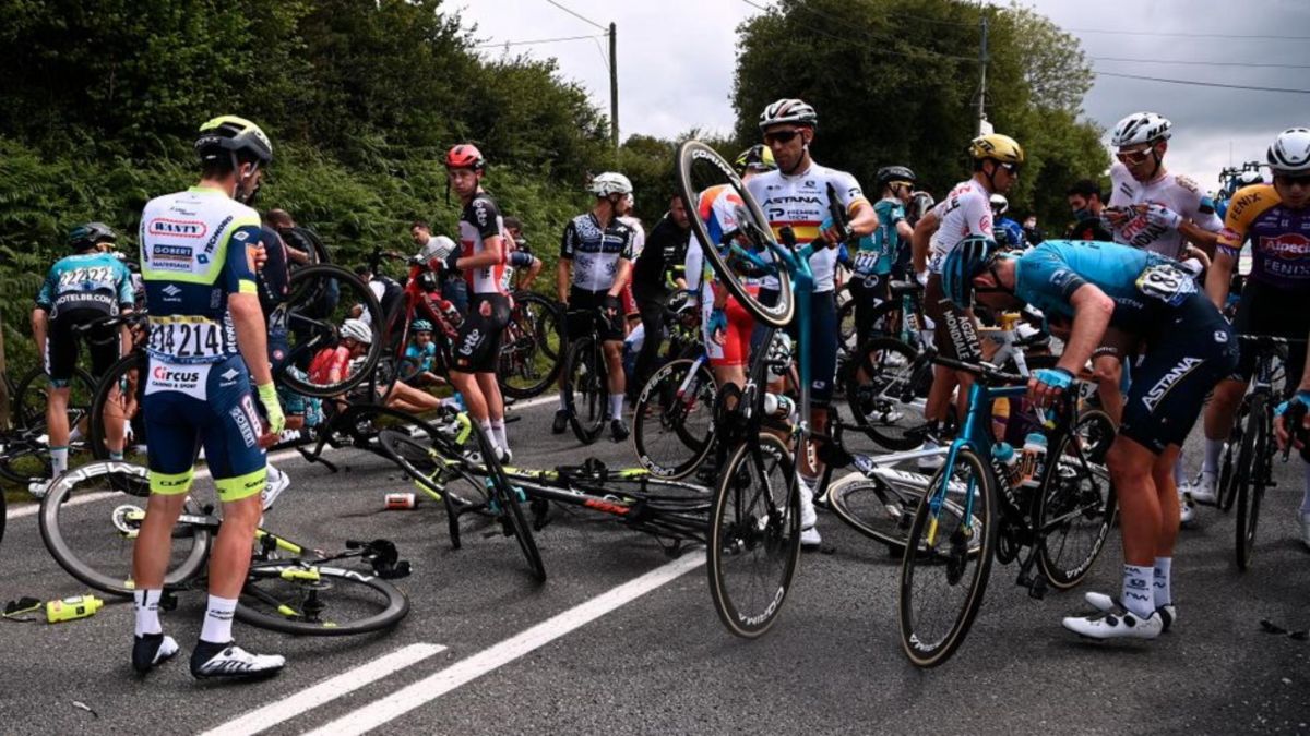 Tour de France: Απίστευτη καραμπόλα με τραυματίες