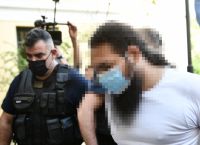 Επίθεση με βιτριόλι: Στον εισαγγελέα χωρίς ράσα ο ιερέας Επίθεση με βιτριόλι: Στον εισαγγελέα χωρίς ράσα ο ιερέας