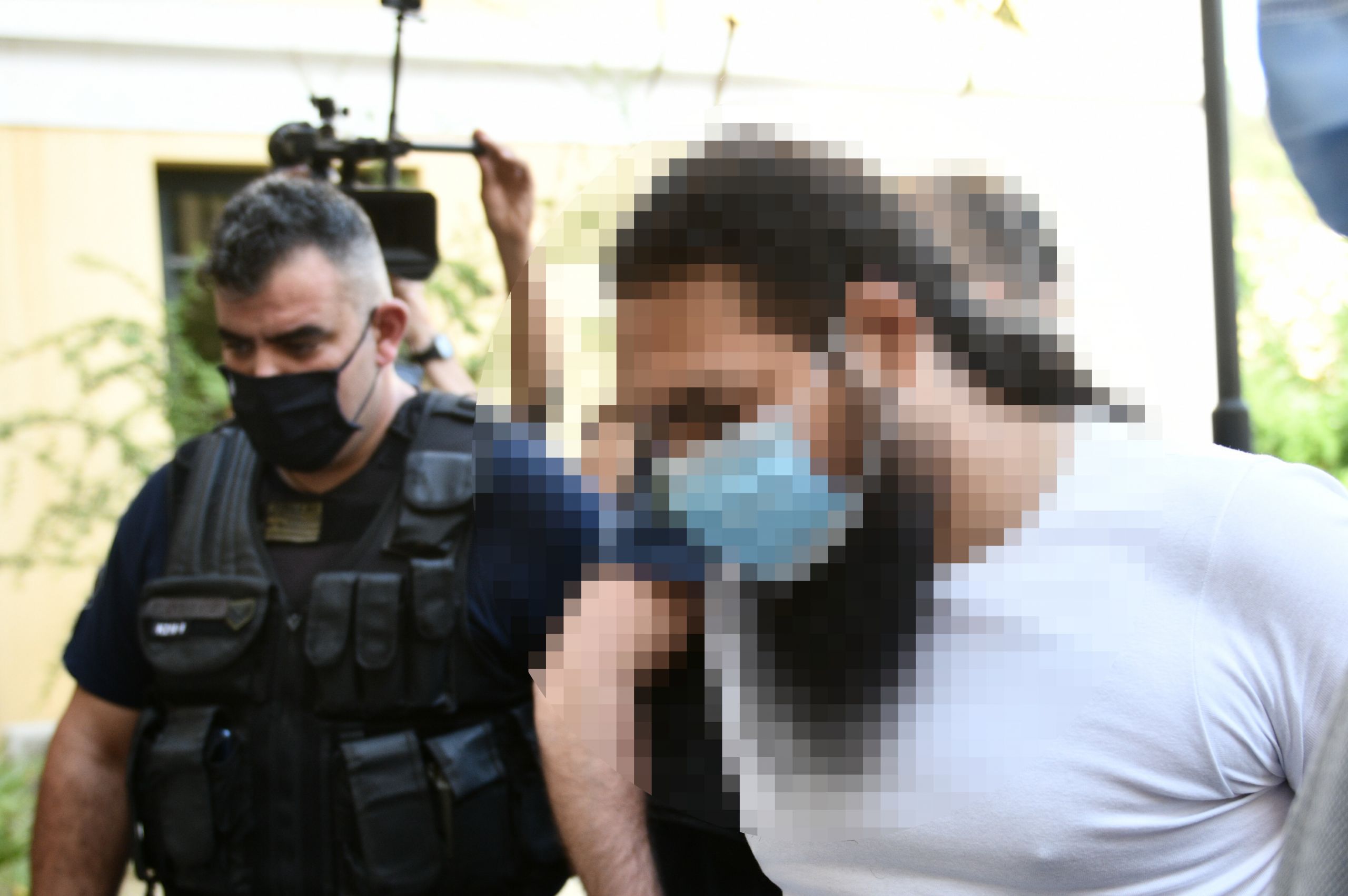 Επίθεση με βιτριόλι: Στον εισαγγελέα χωρίς ράσα ο ιερέας
