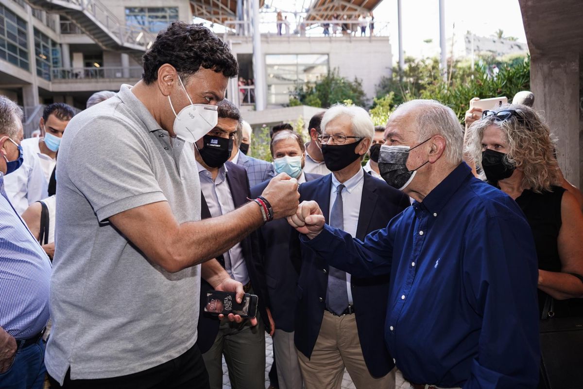 Κικίλιας: Ξεκινούν από Κρήτη οι κατ’ οίκον εμβολιασμοί