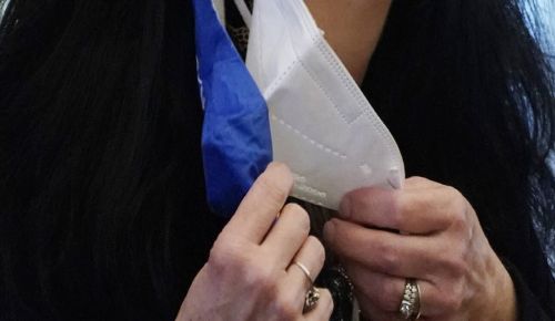 Κρούσματα σήμερα 13/6: «Παράθυρο» Αρκουμανέα για κατάργηση μάσκας σε εμβολιασμένους