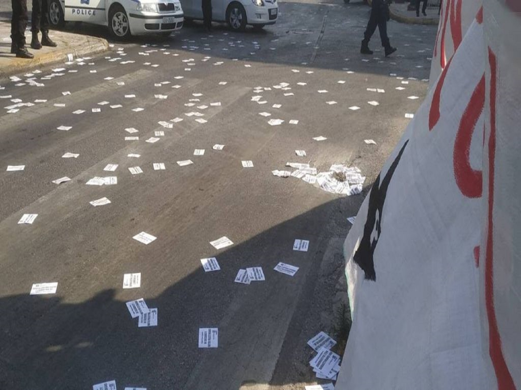 Ρουβίκωνας: Προσαγωγές μελών μετά από διπλή παρέμβαση στις πρεσβείες Τουρκίας – Ισραήλ