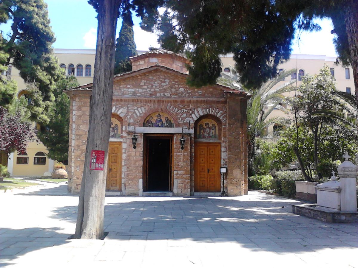 Ιερέας έριξε βιτριόλι σε 7 μητροπολίτες στη Μονή Πετράκη