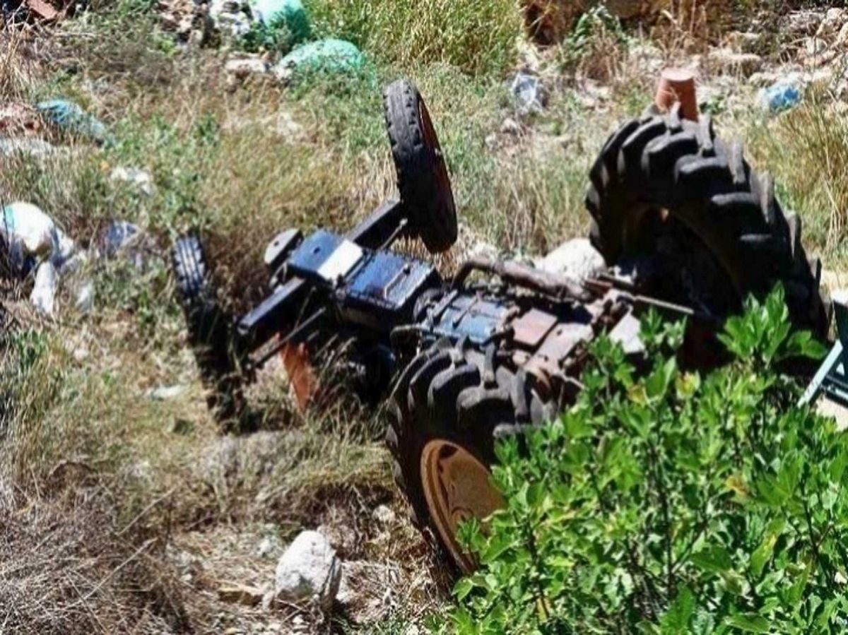 Λαμία ατύχημα: Οδηγός τρακτέρ σώθηκε για λίγα εκατοστά