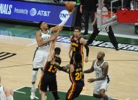 Μπακς – Χοκς 125-91: Ισοφάρισαν τα Eλάφια