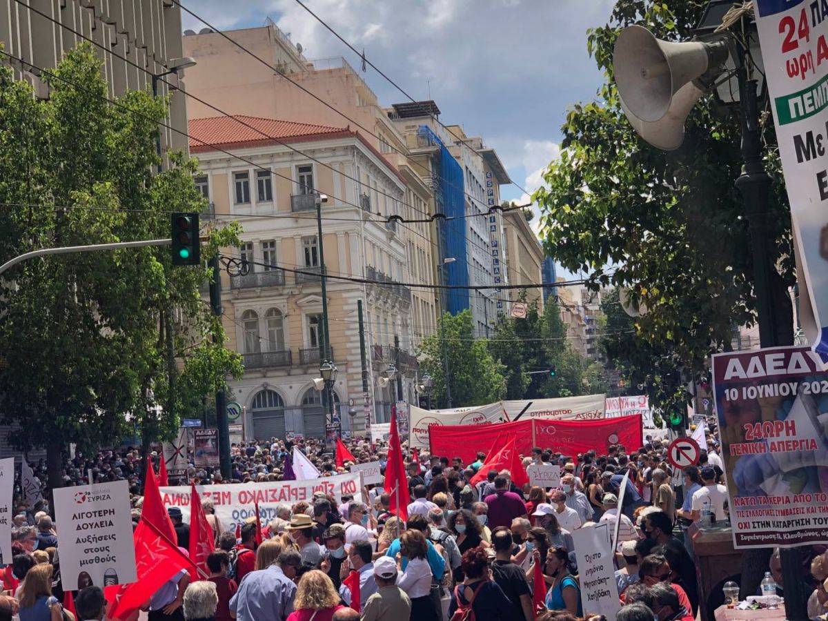 Απεργία: Χιλιάδες κόσμου πλημμύρισαν το κέντρο κατά του εργασιακού νομοσχεδίου